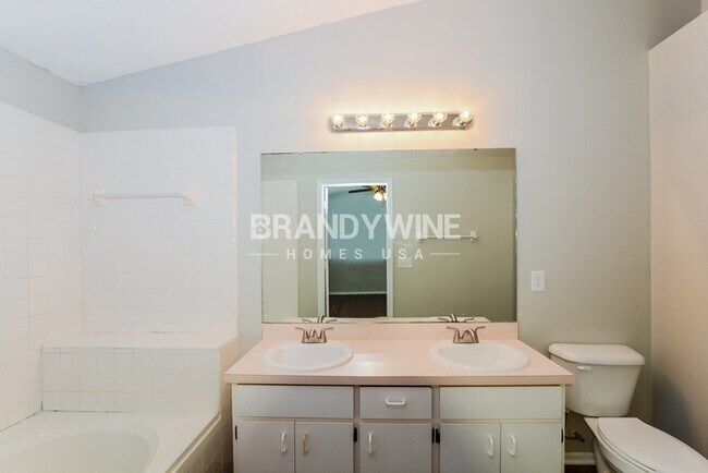 Building Photo - 313 McCoy Village Ct