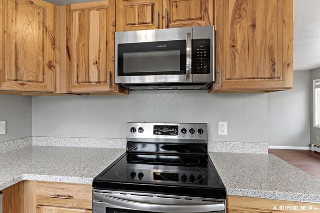 Building Photo - Bayshore-Klatt