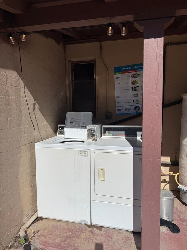 Building Photo - Town Home For Rent