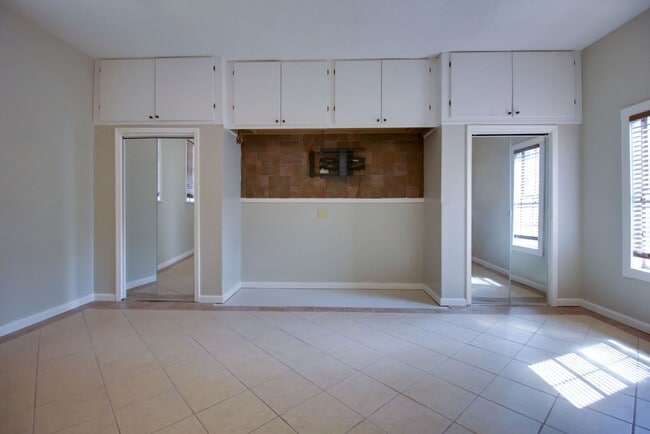 Building Photo - Waterfront on the Bay