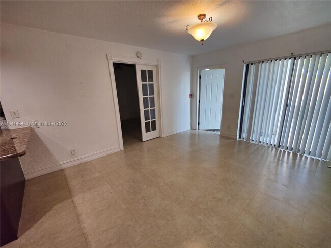 Building Photo - 616 Executive Center Dr
