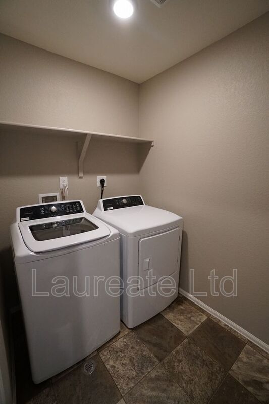 Building Photo - 11755 Lovegrass Dr