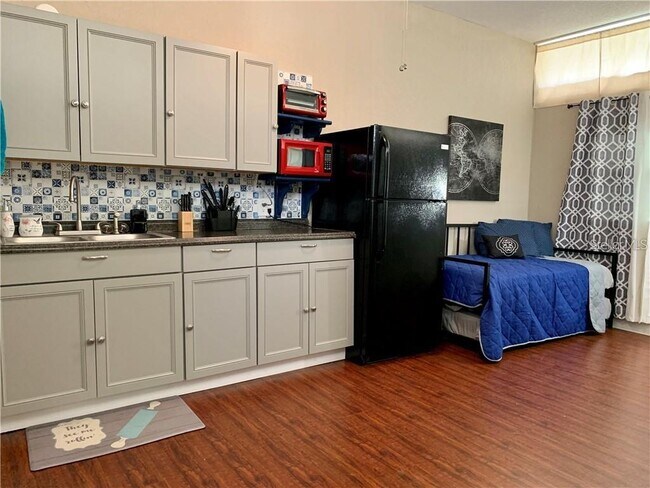 Building Photo - 1245 CATALPA Ln