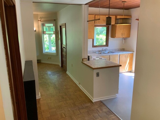 Building Photo - 1 Bedroom in Midtown