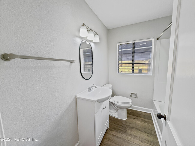 Building Photo - 839 Acosta St