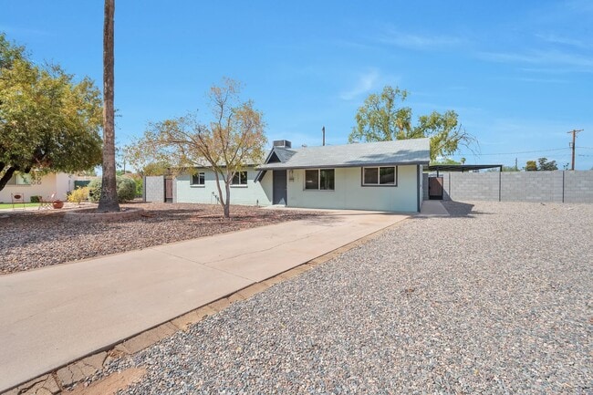 Building Photo - Amazing house on huge lot near ASU