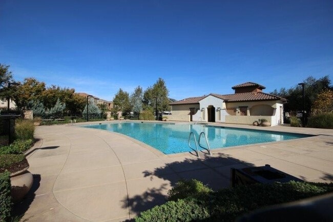 Building Photo - 3 Bed Home in Gated Elk Grove Community