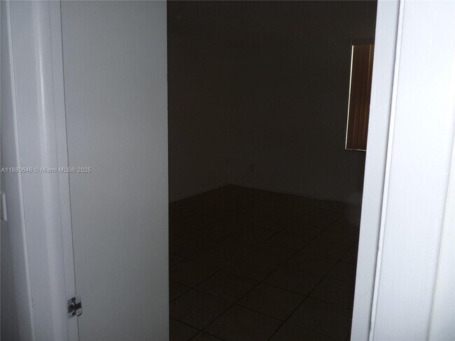 Building Photo - 14211 N Kendall Dr