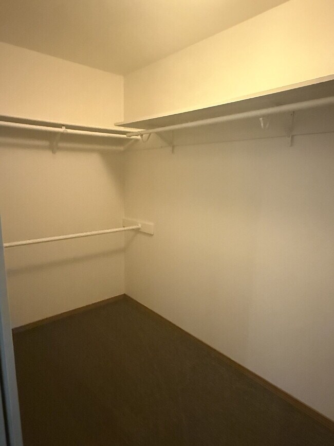Building Photo - 2 Bedroom, 3 Bathroom Townhome Available for Immediate Move In