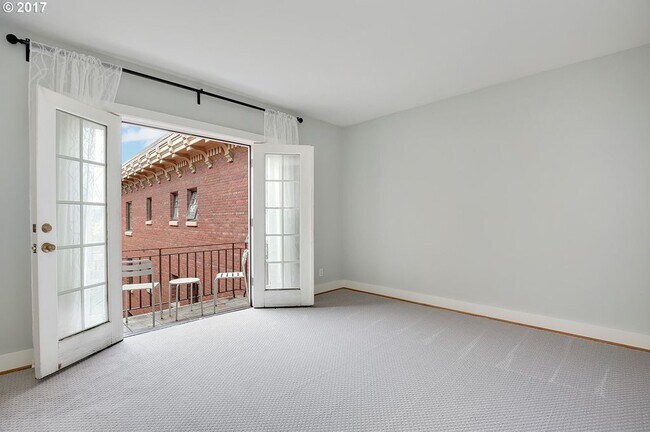 Building Photo - 1829 NW Lovejoy St