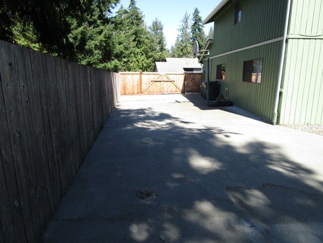 Building Photo - 1009 Chippewa Dr