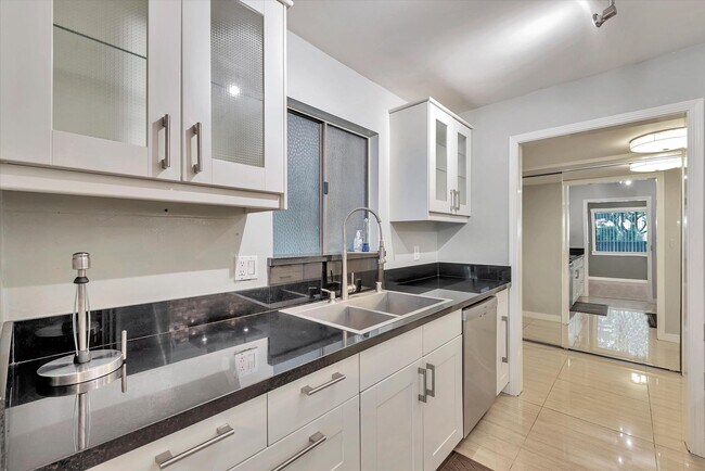 Building Photo - Hidden Gem at Saratoga Creekside – End Uni...