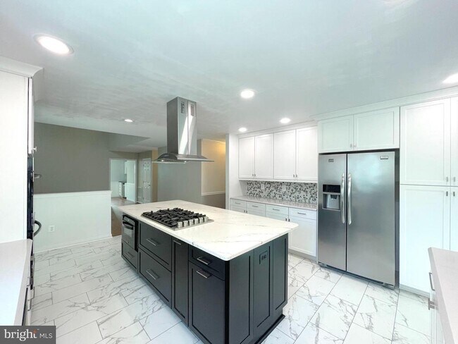 Building Photo - 20871 Freedom Run Dr