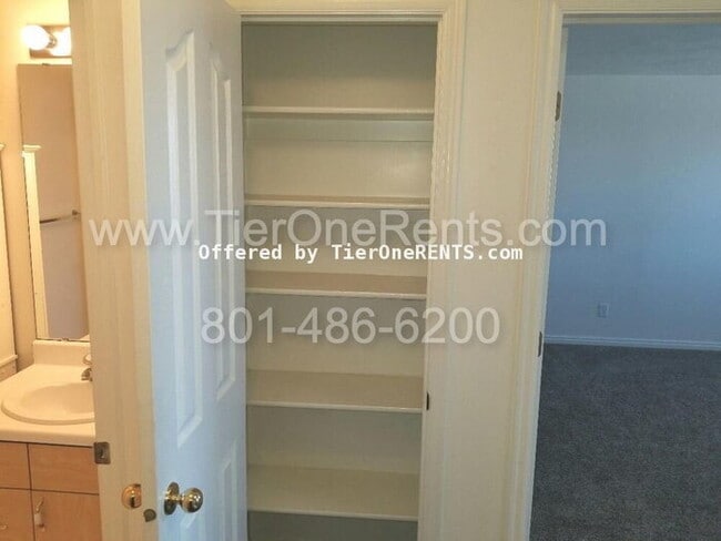 Building Photo - This property offers a no deposit option available for qualified renters!!