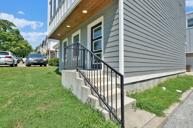 Building Photo - Modern Living In East Nashville!