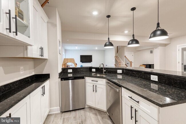 Building Photo - 7679 Cross Creek Dr