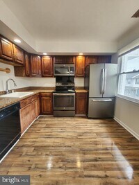 Building Photo - 30 Waldeck Ct