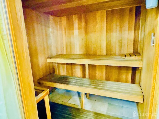 Building Photo - 1 Spring St