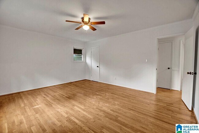 Building Photo - 3541 W Lakeside Dr