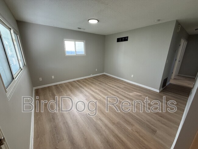 Building Photo - 690 Gibbard Ave