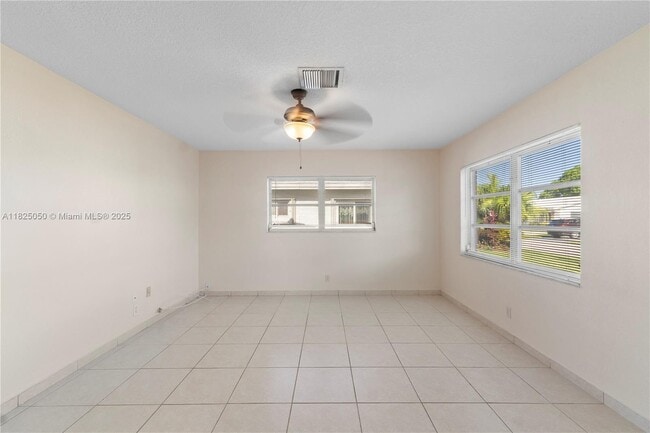 Building Photo - 6712 NW 70th Ct