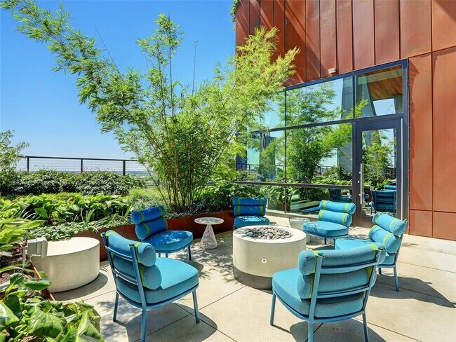 Building Photo - 70 Rainey St