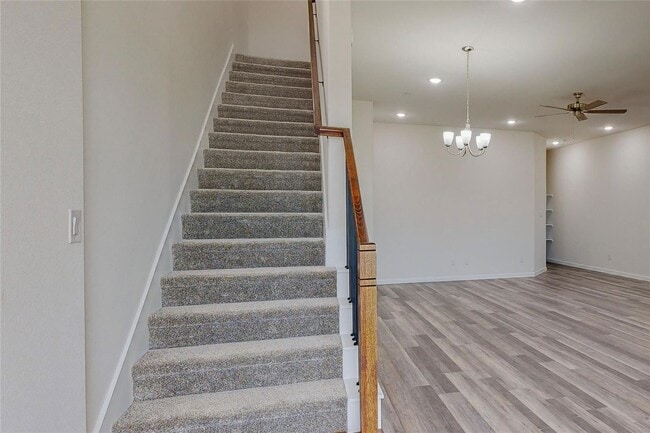 Building Photo - 4 Bed and 3 Bath Luxurious Townhome in Frisco!