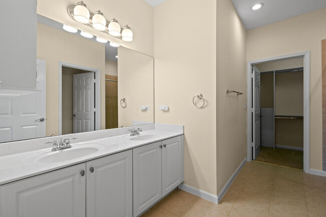 Building Photo - 147 Greenwich Cir