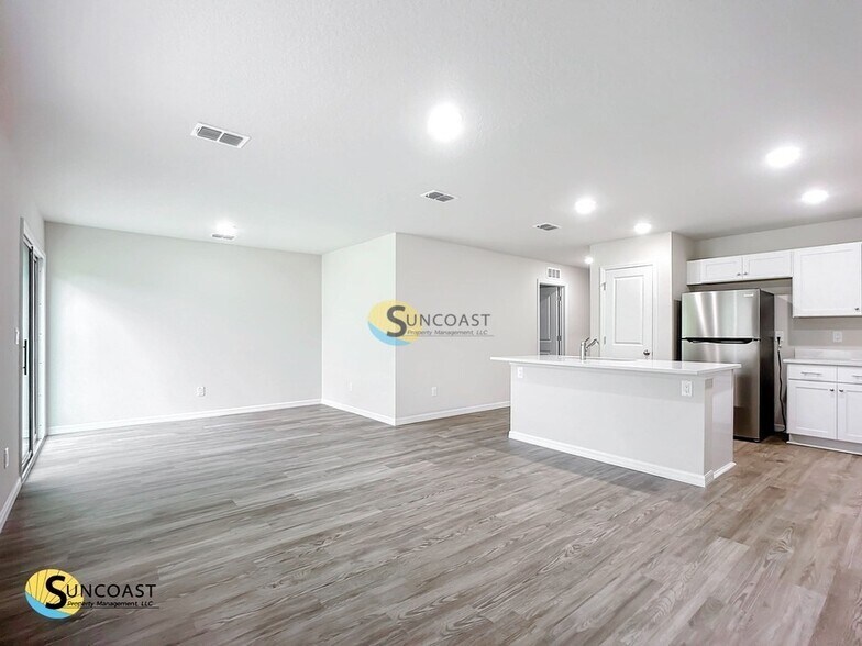 Building Photo - 19 Wood Amber Ln