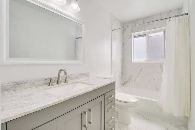 Building Photo - 110 N C St