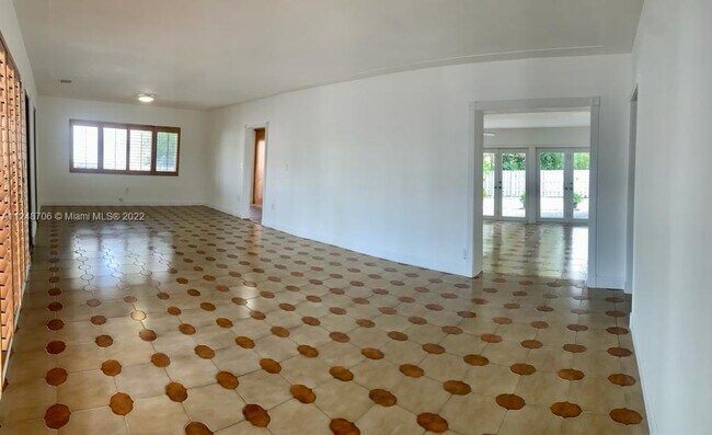 Building Photo - 1001 Surfside Blvd