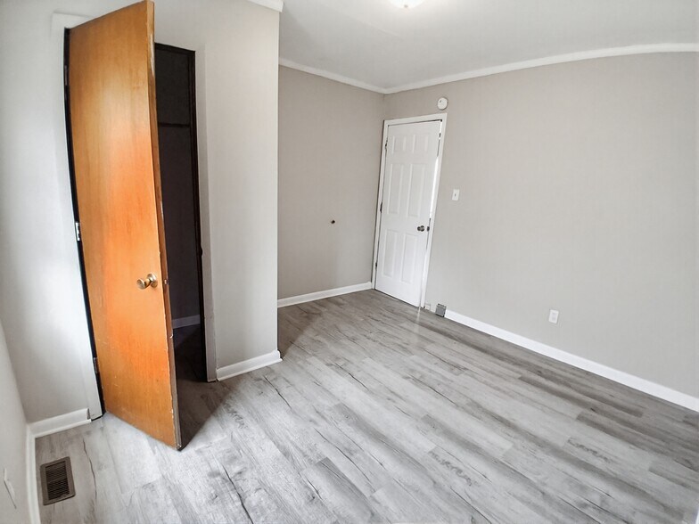 Building Photo - 911 Andes St