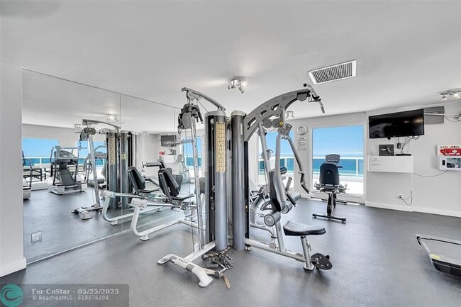 Building Photo - 2841 N Ocean Blvd