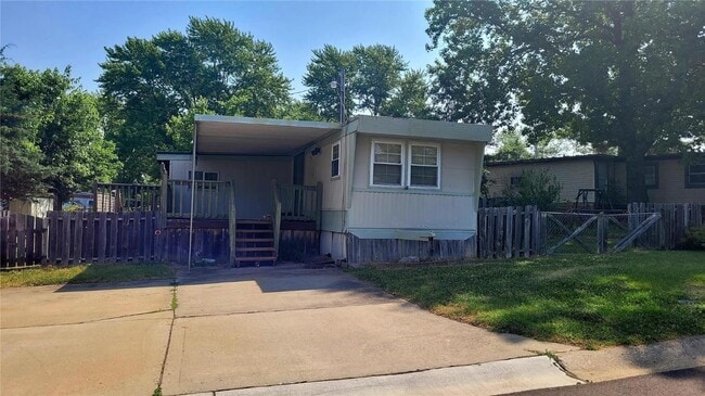 Primary Photo - 39 Blue Spruce Dr