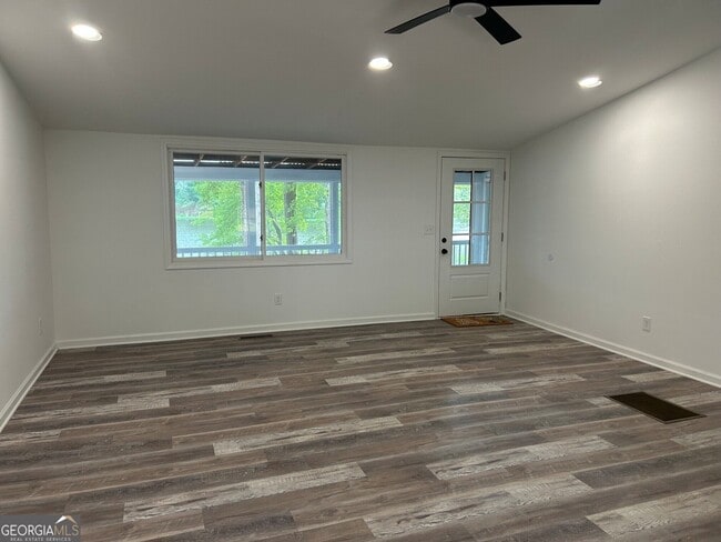 Building Photo - 111 Dogwood Cir