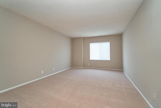 Building Photo - 8360 Greensboro Dr