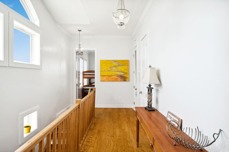 Building Photo - 6226 Thomas Dr