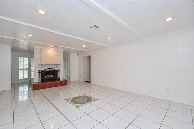 Building Photo - 7714 Eichler Dr
