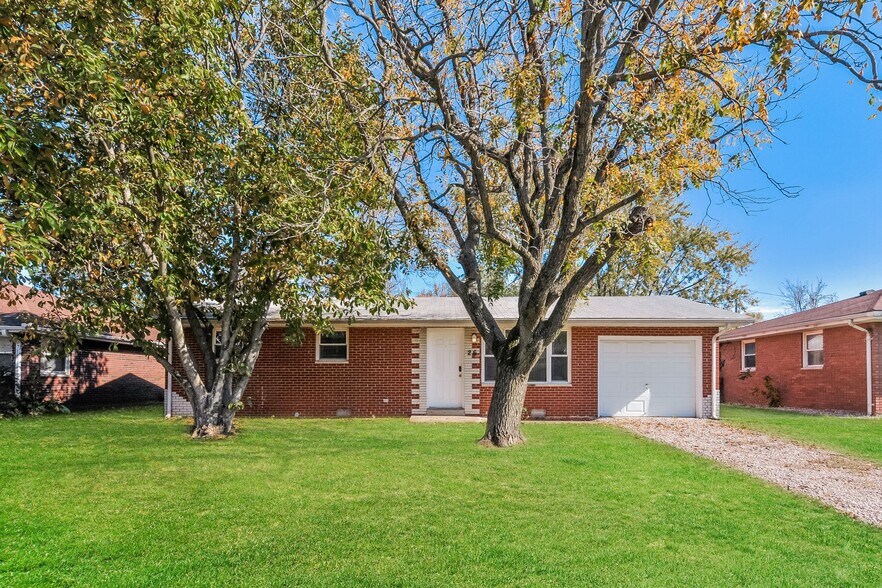Building Photo - 26 Moorland Dr