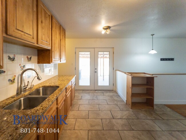 Building Photo - Spacious 5-Bedroom Home with Mountain View...