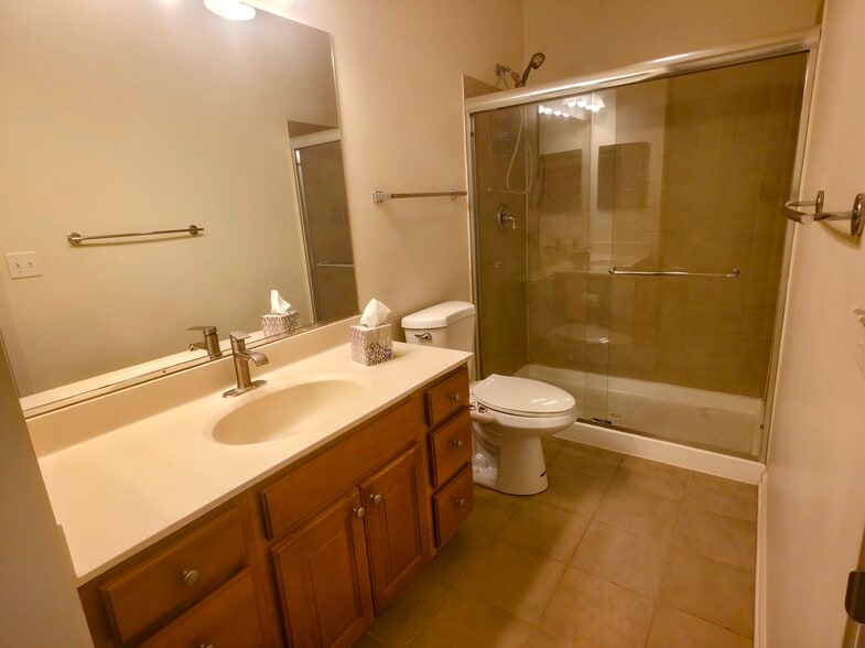 Building Photo - 104 Clubhouse Ln