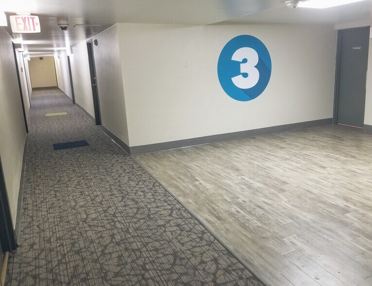 Common Area Hallway - 458 E College Ave
