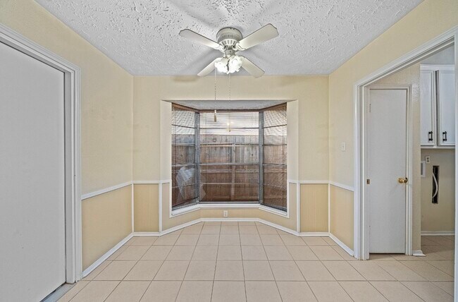 Building Photo - 4822 Lost Oak Dr