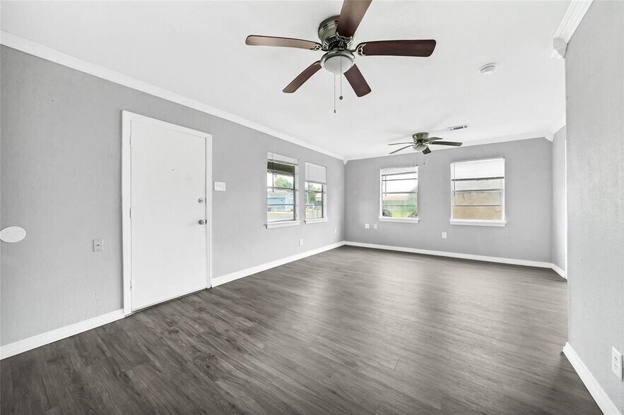 Building Photo - 304 Hemphill St