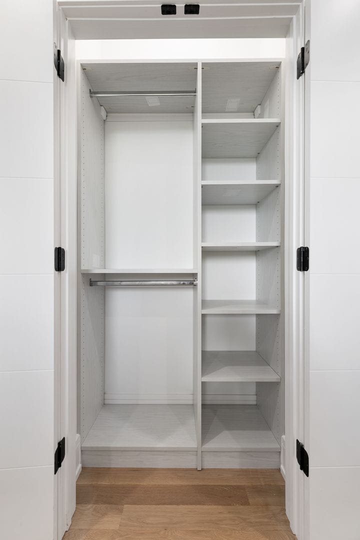 Building Photo - 7729 N Eastlake Ter