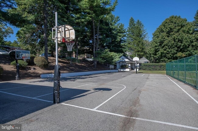 Building Photo - 1750 Oakwood Terrace