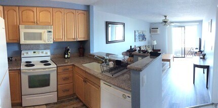 Building Photo - Mostly furnished upstairs 2 bed., 2 full bathroom Kihei Shores condo