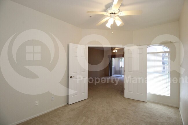 Building Photo - 8653 E Royal Palm Rd