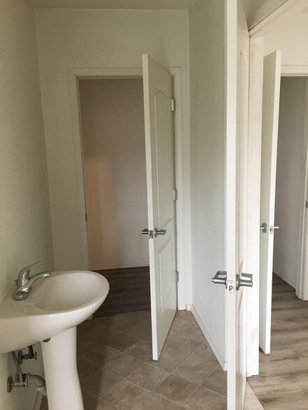 Bathroom 2 - 3483 Rewak Dr