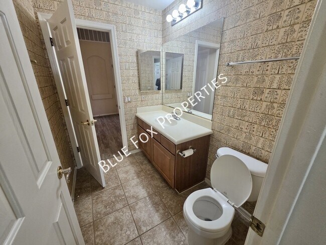Building Photo - 6078 N Panorama Park Dr